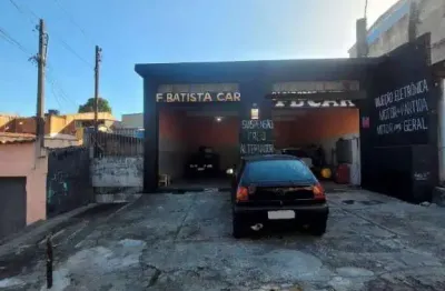 Ótimo salão comercial de 250m² com casa de 03 comodos nos fundos