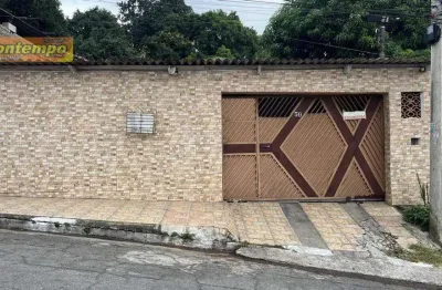 Casa com 3 quartos para alugar na Vila Jussara, Carapicuíba 