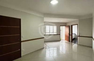 Casa com 3 quartos para alugar na Vila Zillo, Bauru 