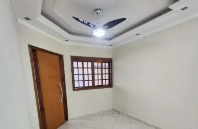 Linda casa, 3 quartos sendo uma suíte, excelente localização