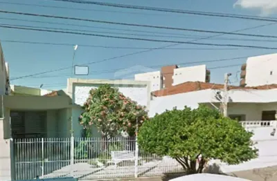 Casa comercial próximo getúlio vargas | 3 dormitórios | 1 suíte | 2 banheiros |