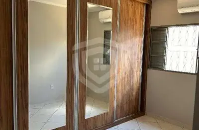 Casa à venda com três quartos, sendo uma suíte no jardim ferraz em bauru