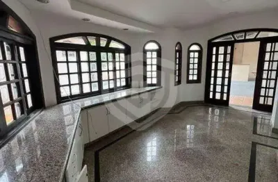 Casa comercial | 5 quartos | 3 banheiros | 2 cozinha | 2 salas amplas i 6 vagas de garagem