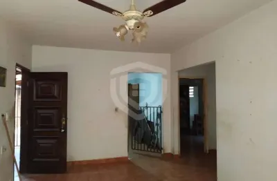 Casa para venda no vila santista com 968m2 de terreno e 260m2 de construção.