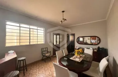 Casa com 5 quartos à venda no Centro, Bauru 