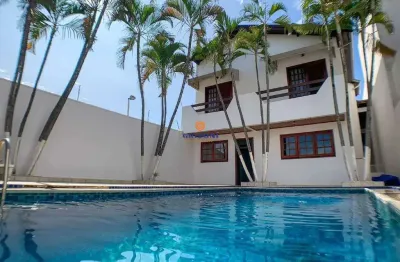 Casa i 3 quartos i 1 suite i 5 banheiros i 2 sala i 4 vagas