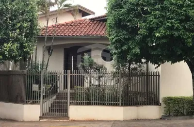 Casa térrea com av. getúlio vargas | 4 quartos sendo 1 suíte | 5 vagas |
