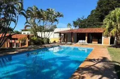 Casa à venda em estilo colonial com 4 suites no condomínio shangrilá - excelente localização
