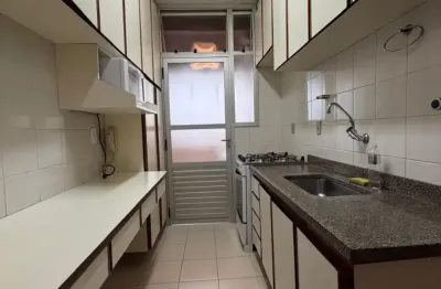 Aluga-se apto. padrão totalmente mobiliado, com ótima localização e distribuição no coração da vila assunção