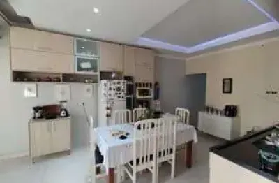 Sobrado com 268m² de 4 pavimentos com salão comercial e 2 casas pra moradia ou r