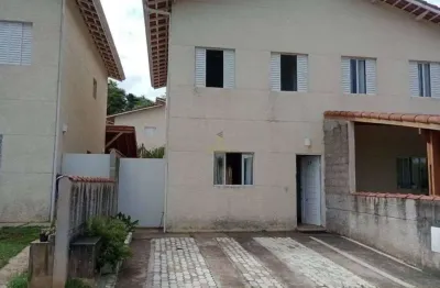 Sobrado com 3 dormitórios (1 suíte), 2 vagas e lazer com churrasqueira em vargem