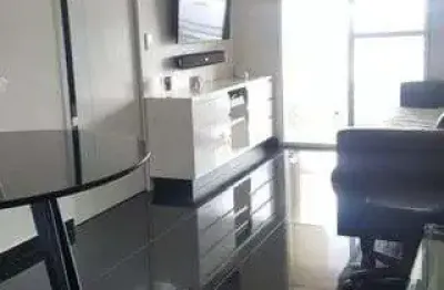 Lindo apartamento com 2 quartos, 1 suíte, sacada envidraçada com cortina rolo an