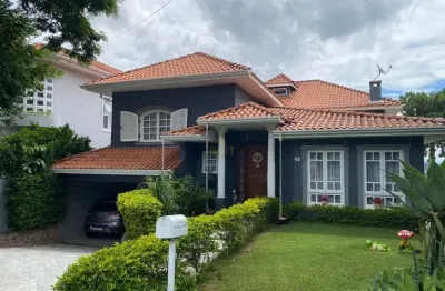 Alphaville 09 - casa com 345 m², 3 suítes, 4 vagas e lazer com piscina e churras
