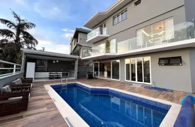 Alphaville 9 - casa com 428m², 4 dorm (3 suítes), hidro e área gourmet em santan
