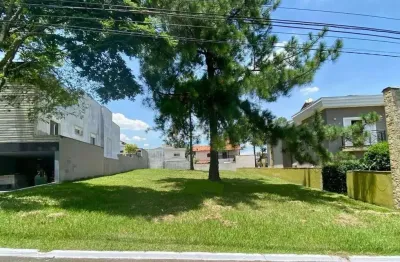 Alphaville 12 - terreno plano com 609m² e em localização privilegiada em santana