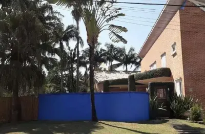 Alphaville 12 - casa com 500m², 4 vagas, 2 suítes, piscina, 6 banheiro, escritór