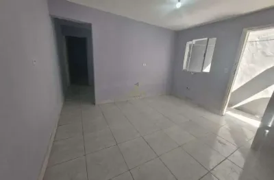 Casa com 3 cômodos para locação – r$ 1.200 barueri/sp (11) 94584-8250 whatsapp