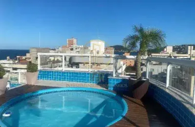 Cobertura com  3 suites, na praia de bombas, a 150 metros do mar, com vistas para o mar e vistas pra mata atlântica.