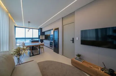 Apartamento 3 quartos(2 suítes) decorado 201 vista mar na praia de mariscal