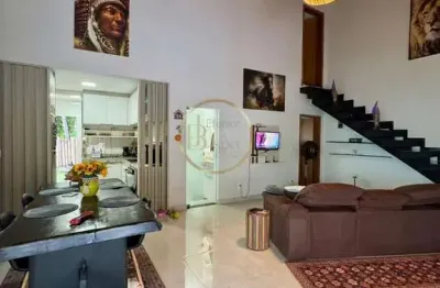 Casa à Venda em Arraial d'Ajuda: 2 Suítes, 140m², Toco Branco