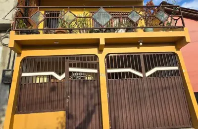 Casa à venda no 40 horas – 3/4, 2 suítes, sacada e garagem em rua asfaltada