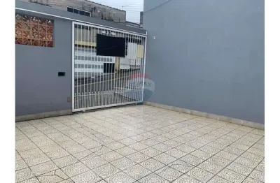 Casa com 2 quartos para alugar no Jardim Sílvia Maria, Mauá 