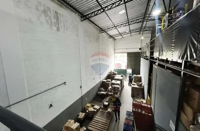 Galpão de 350m² com ótimo acabamento, espaço ideal para e-commerce ou indústria leve em mauá