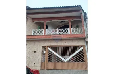 Casa com 2 quartos à venda na Rua Genoveva Boscariol dos Santos Pinto, 89, Vila Falchi, Mauá