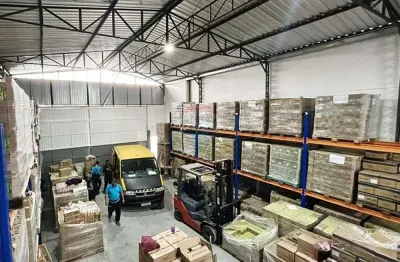 Galpão 250m² | mezanino, piso usinado e portão grande – parque são rafael