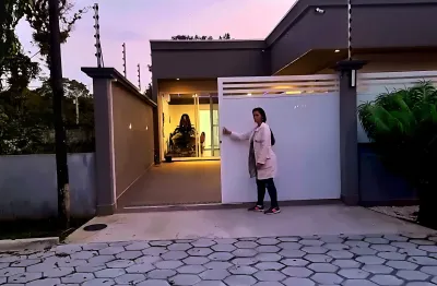 Casa de altíssimo padrão de frente para o rio guaraguaçu na praia de leste