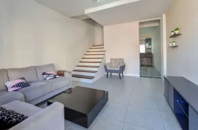 Casa com 3 quartos à venda na rua brigadeiro franco, 3129, rebouças, curitiba, 75 m2 por r$ 750.000