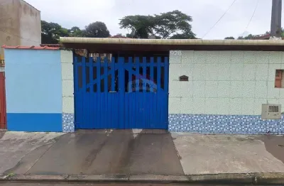 Casa com piscina à venda no centro de bertioga – 2 quartos