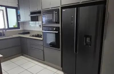Lindo apartamento localizado na guilhermina 200 etros da praia.