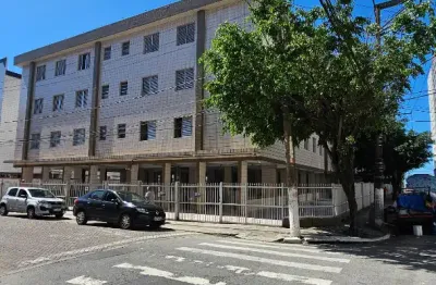 Linda  kitnet localizada no boqueirão praia grande proximo a praia.