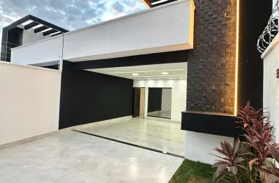 Linda casa alto padrão, 3 quartos com suite, piscina, lote grande, 4 vagas no res. goiânia viva