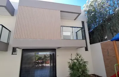 Sobrado em condominio fechado, 3 suites plenas, 152 m² 2 vagas jd. atlantico ao lado do parque cascavel