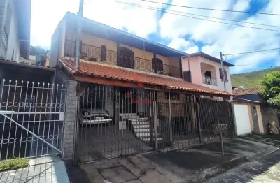 Ampla casa com 5 quartos e área gourmet no bosque dos pinheiros!