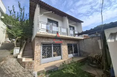 Casa em amplo terreno no bairro granjas betânia a 10 minutos do centro de juiz de fora-mg