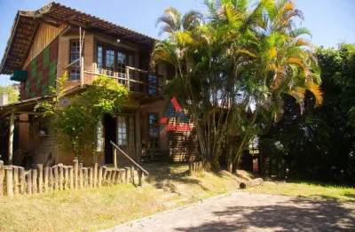 Casa em estilo rústico com maravilhosa vista a poucos metros do estrela sul !