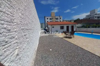 Casa à venda no Bairro Barra do Aririú em Palhoça-SC, com 3 quartos, 1 suíte,