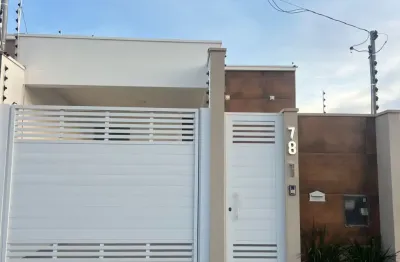 Casa nova, com fino acabamento, à venda no bairro porto bello