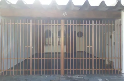 Graciosa casa à venda no jardim simus. projetada para a segurança de sua família!