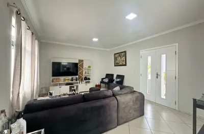 Excelente casa assombrada à venda no condomínio ibiti do paço.