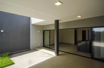 Linda casa térrea  no bairro iguaçu, próximo ao prudenshopping.