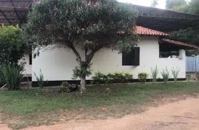 Louveira-sp: casa para locação no bairro capivari com 2 quartos, 1 banheiro, 2 vagas de garagem e 90m².