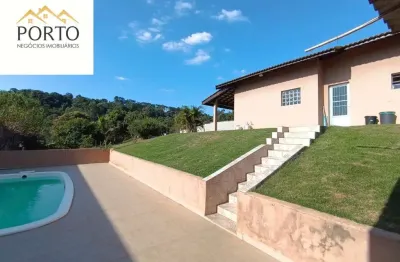 Linda chácara com 3 dormitórios sendo 1 suíte, piscina e churrasqueira
