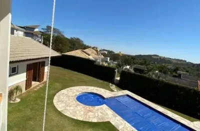 Excelente casa com piscina e churrasqueira com 4 suítes
