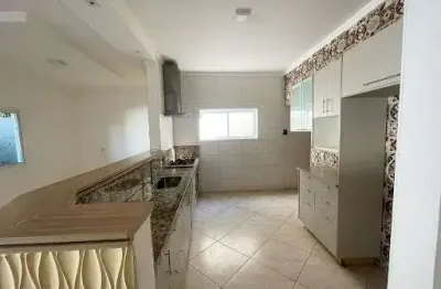 Chácara em louveira-sp: 3 quartos, 3 suítes, 2 salas, 4 banheiros, 2 vagas de garagem, 160m²!