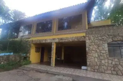 Chácara no bairro  monterrey, louveira-sp: 4 quartos, 1 suíte, 3 salas, 4 banheiros, 2 vagas - 180m² de pura elegância!