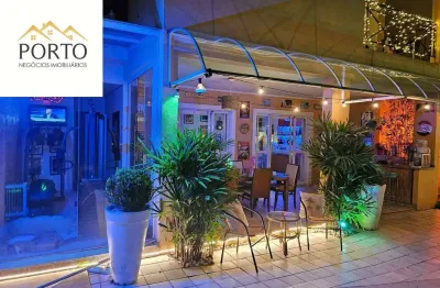 Casa de alto padrão no Jardim Morumbi, São Paulo-SP: 4 quartos, 2 suítes, 2 salas, 6 banheiros, 2 vagas, 550m². Venda ou locação!